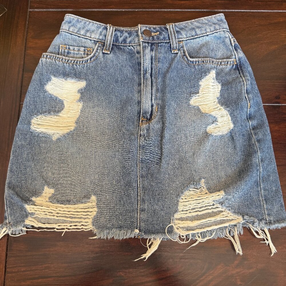 Preowned Hollister Jean Skirt, Size 1W25, Great Shape